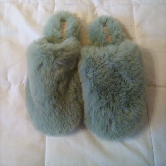 Easy Spirit blue/gray fuzzy slippers new never used size 6 1/2 to 7 1/2 - Picture 1 of 7